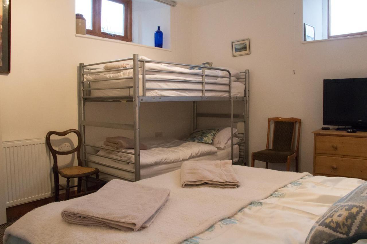 James John Hamilton House And Backpacker Hostel Fishguard Ngoại thất bức ảnh