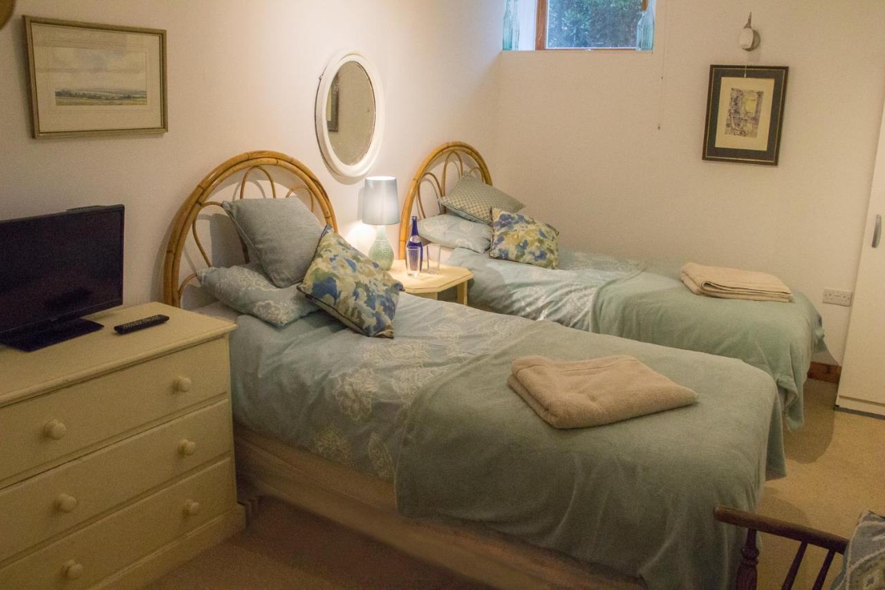 James John Hamilton House And Backpacker Hostel Fishguard Ngoại thất bức ảnh