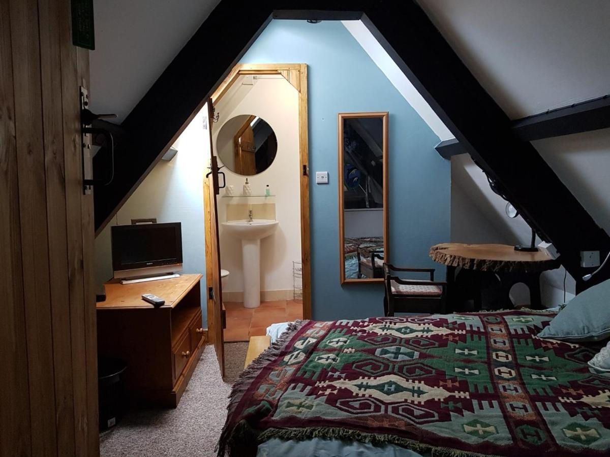 James John Hamilton House And Backpacker Hostel Fishguard Ngoại thất bức ảnh