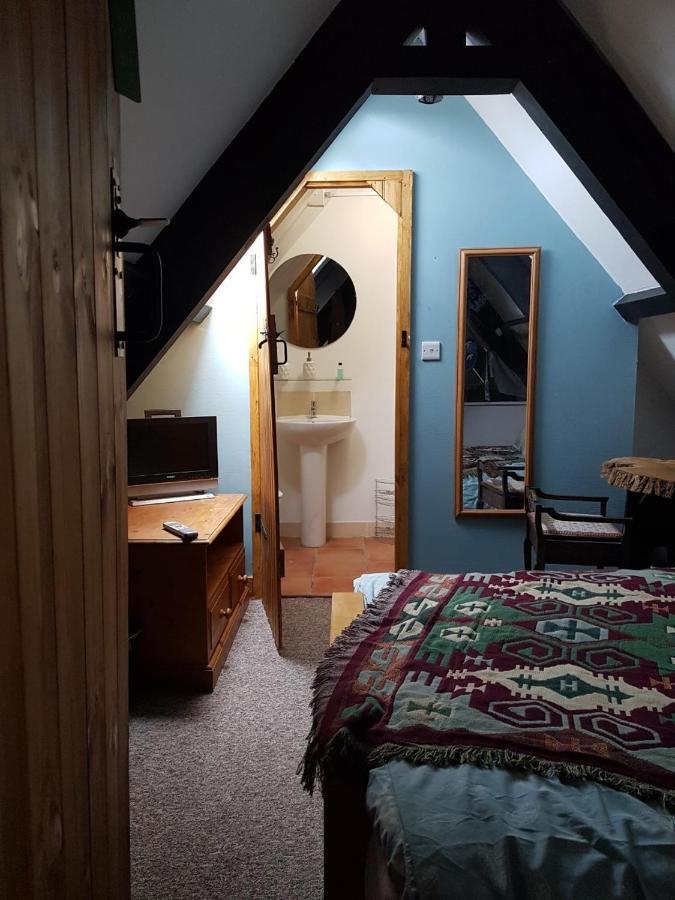 James John Hamilton House And Backpacker Hostel Fishguard Ngoại thất bức ảnh